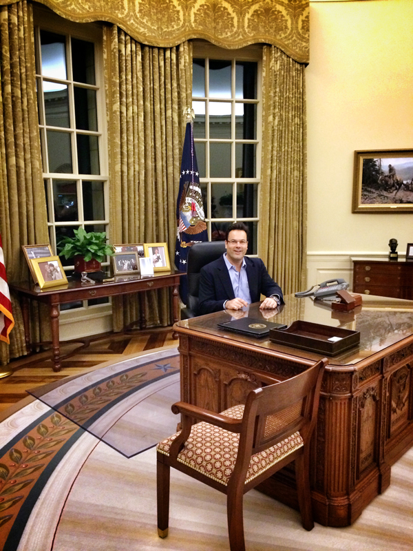 131109-HMG-Oval-Office