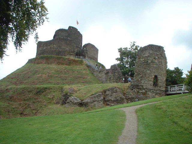 Launceston_Castle_-_geograph.org.uk_-_22242